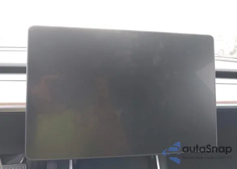 2019 Tesla Model 3 Long Range/Performance z USA, uszkodzony, nr VIN 5YJ3E1EB0KF211718